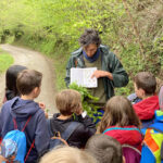 21-F-cwi-Brenzikofen-Baeume-Gehoelz-Blaetter-Kinder